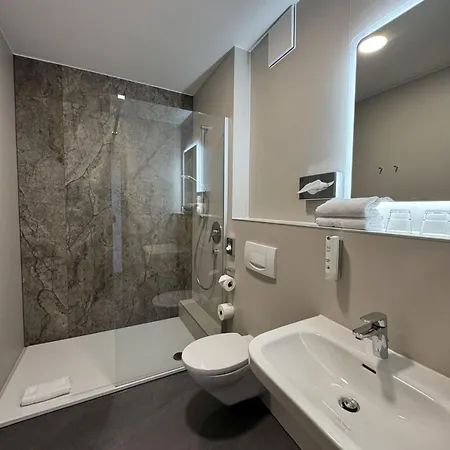 Schlappinger-hof Szálloda 3*